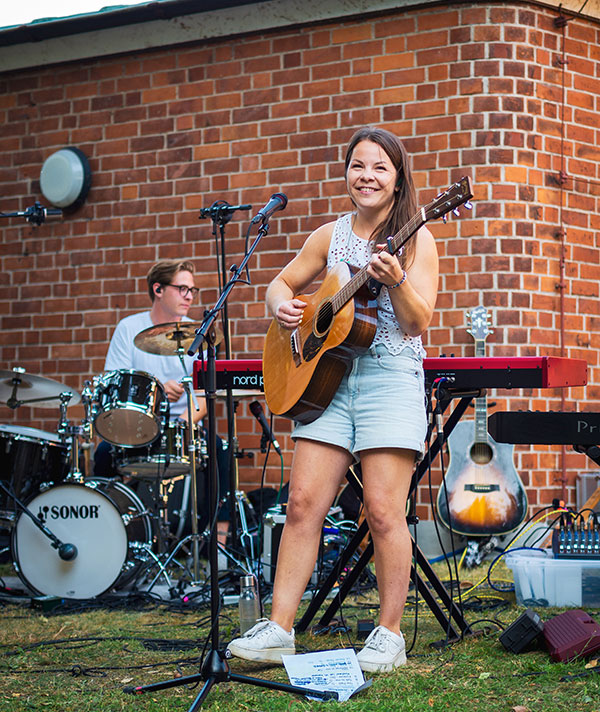 Naemi Joy - Sängerin für Geburtstagsfeier, Live-Musik für Geburtstagsfeier Naemi Joy - Sängerin für Geburtstagsfeier, Live-Musik für Geburtstagsfeier