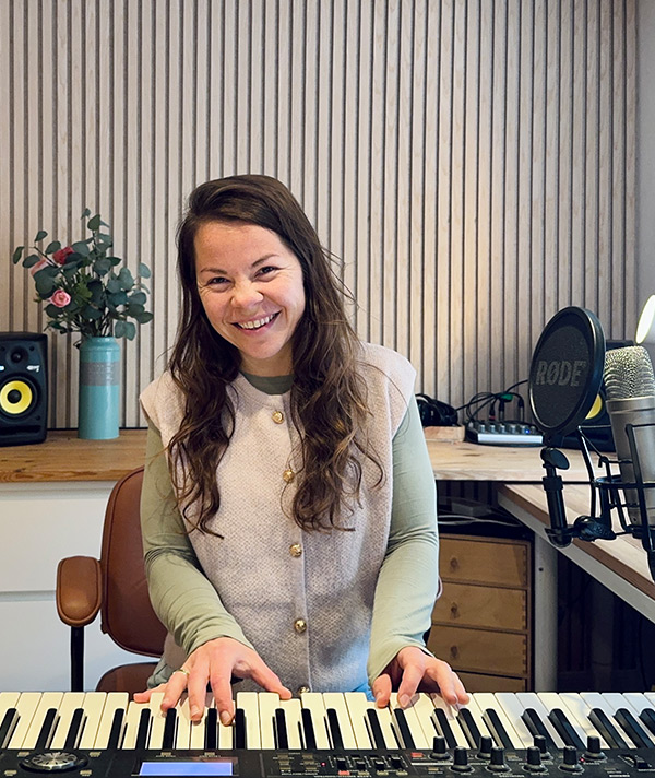 Naemi Joy - Gesangsunterricht online, online singen lernen, Online-Gesangskurs, Gesangstraining online, Gesanhslehrerin online, Online-Gesangsschule Naemi Joy - Gesangsunterricht online, online singen lernen, Online-Gesangskurs, Gesangstraining online, Gesangslehrerin online, Online-Gesangsschule